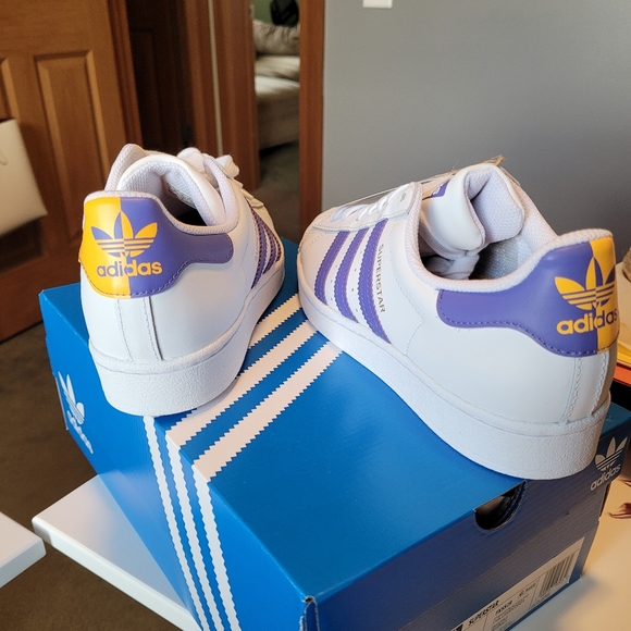 Sneakers - Picture 2 of 6